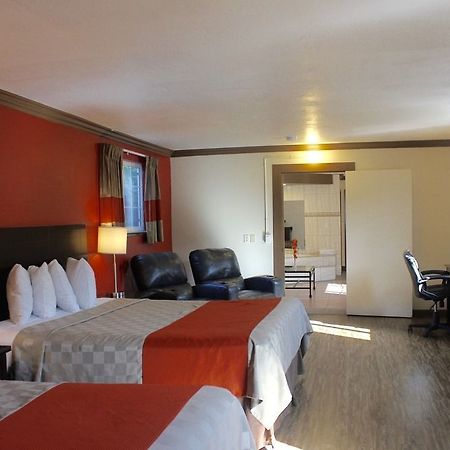 Red Roof Inn & Suites Монтерей Екстериор снимка