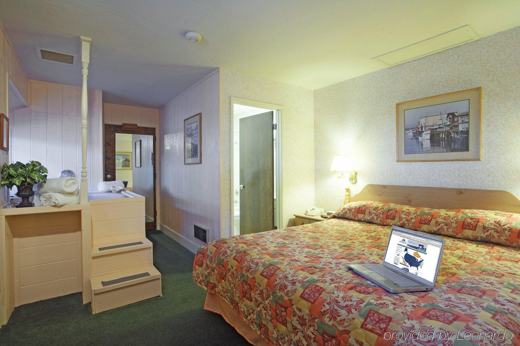 Red Roof Inn & Suites Монтерей Стая снимка