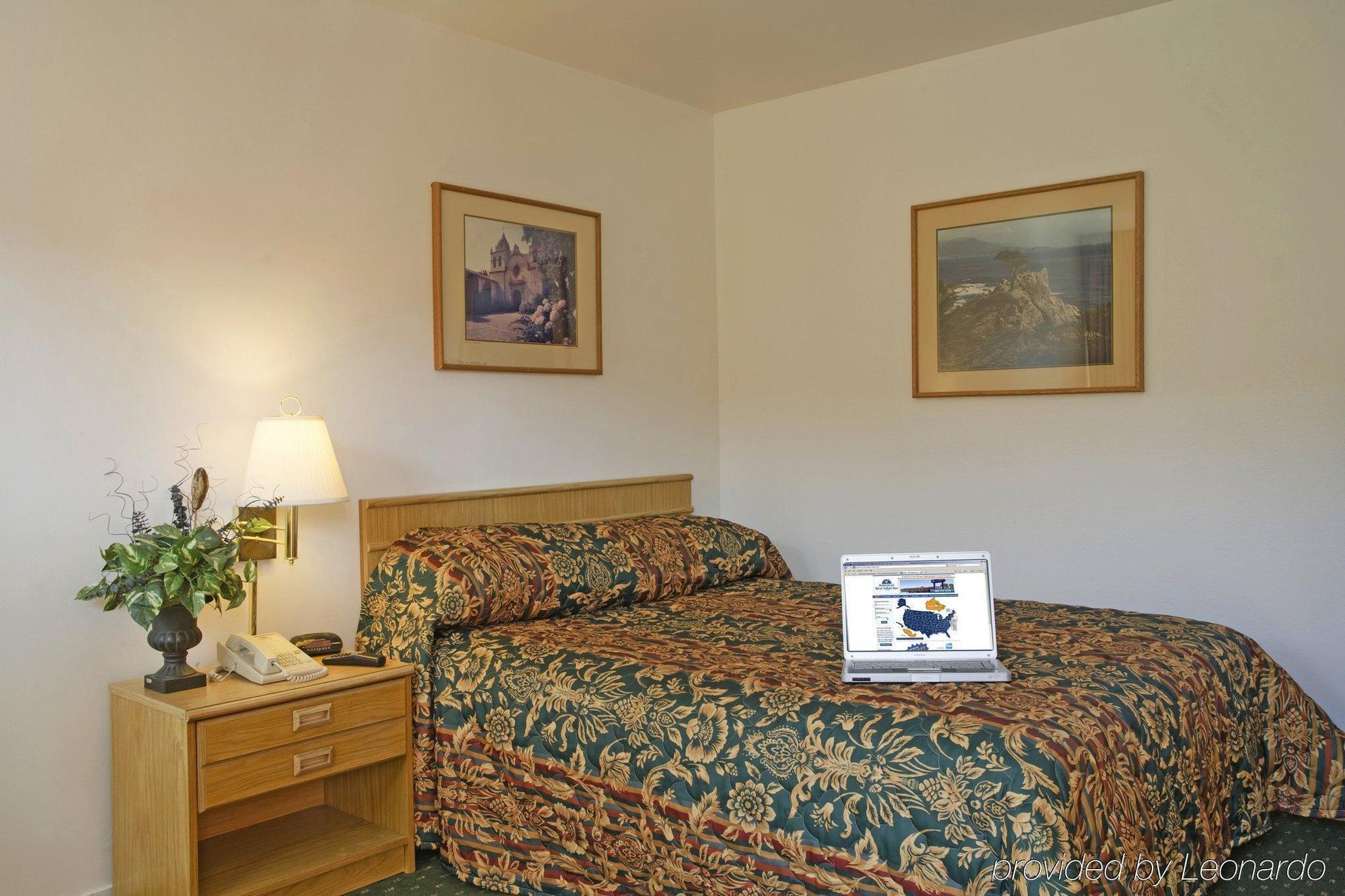 Red Roof Inn & Suites Монтерей Стая снимка