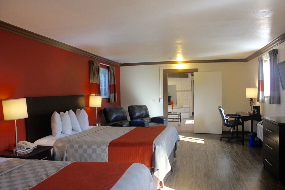 Red Roof Inn & Suites Монтерей Екстериор снимка