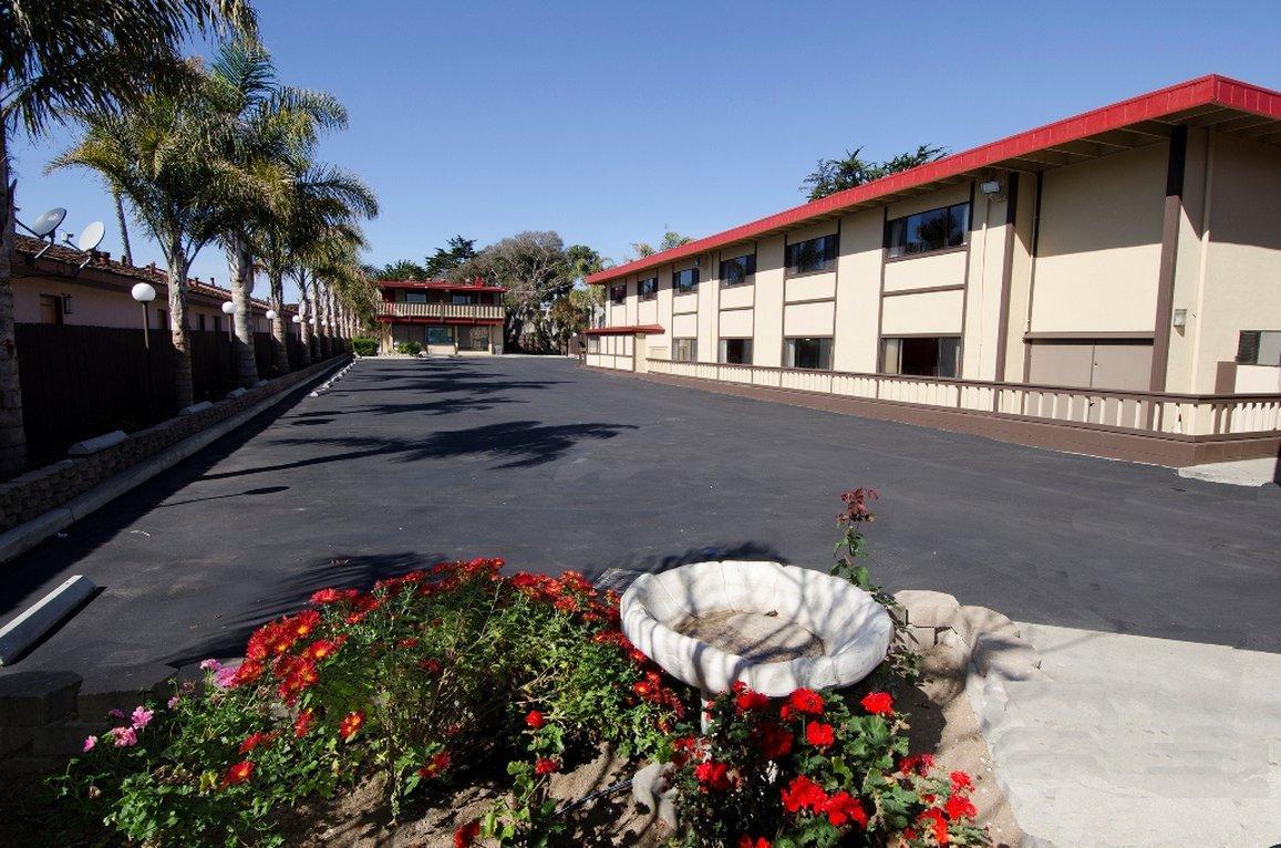 Red Roof Inn & Suites Монтерей Екстериор снимка