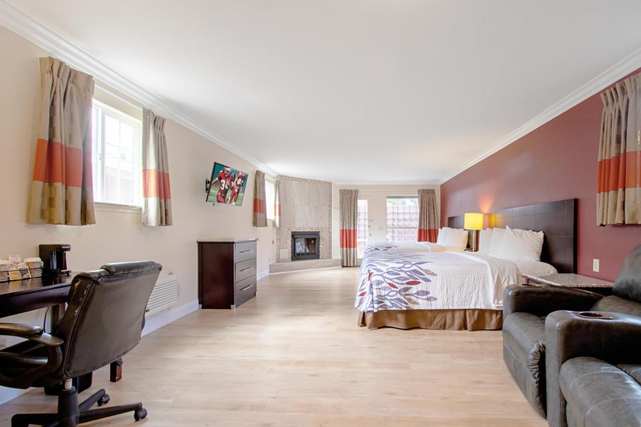 Red Roof Inn & Suites Монтерей Стая снимка